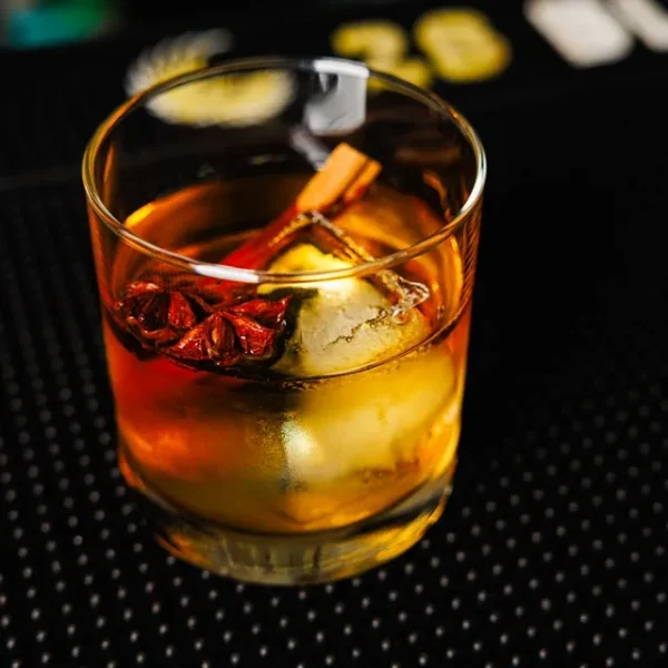 imgi_15_c-1726695785656-1726695785426_caroline_gitonga_mianyas-photography_mp0038442_asr-drinks